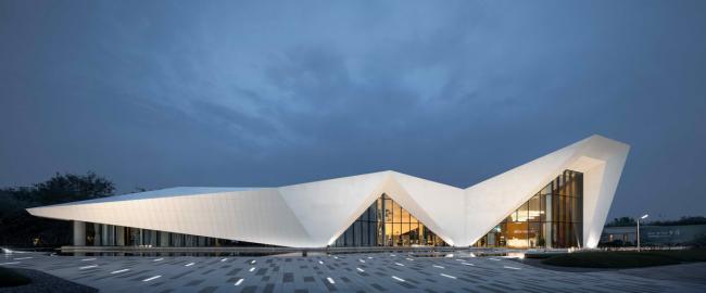 BIM建筑|白鹭点点，群山叠翠：桂林·万达年夜城市滨江示范区 / 基准方中建筑设计