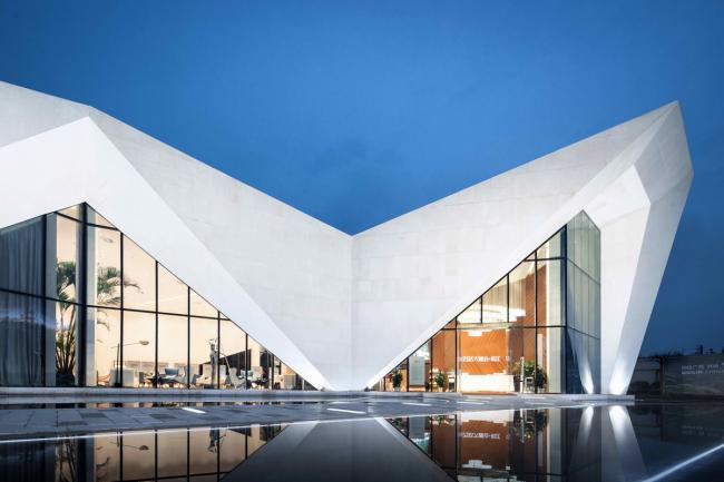 BIM建筑|白鹭点点，群山叠翠：桂林·万达年夜城市滨江示范区 / 基准方中建筑设计