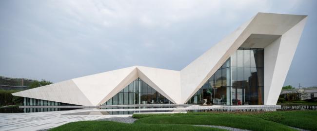 BIM建筑|白鹭点点，群山叠翠：桂林·万达年夜城市滨江示范区 / 基准方中建筑设计