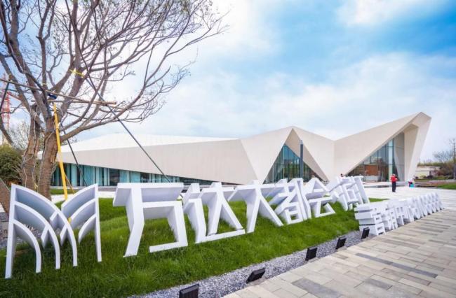 BIM建筑|白鹭点点，群山叠翠：桂林·万达年夜城市滨江示范区 / 基准方中建筑设计