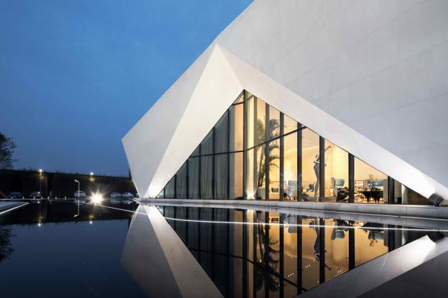 BIM建筑|白鹭点点，群山叠翠：桂林·万达年夜城市滨江示范区 / 基准方中建筑设计