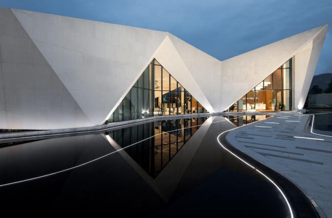 BIM建筑|白鹭点点，群山叠翠：桂林·万达年夜城市滨江示范区 / 基准方中建筑设计