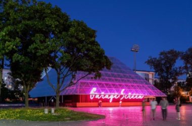 BIM建筑|源于“星球年夜战”和“银翼杀手”的灵感：莫斯科高尔基公园车库影院 / SYNDICATE Architects-BIM建筑网