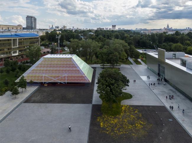 BIM建筑|源于“星球年夜战”和“银翼杀手”的灵感：莫斯科高尔基公园车库影院 / SYNDICATE Architects