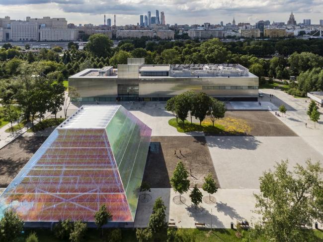 BIM建筑|源于“星球年夜战”和“银翼杀手”的灵感：莫斯科高尔基公园车库影院 / SYNDICATE Architects