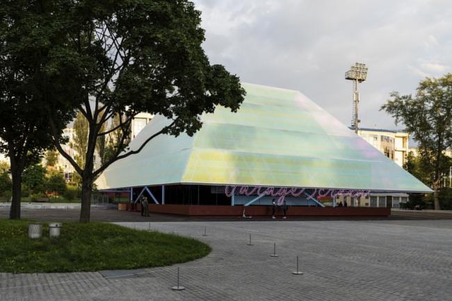 BIM建筑|源于“星球年夜战”和“银翼杀手”的灵感：莫斯科高尔基公园车库影院 / SYNDICATE Architects