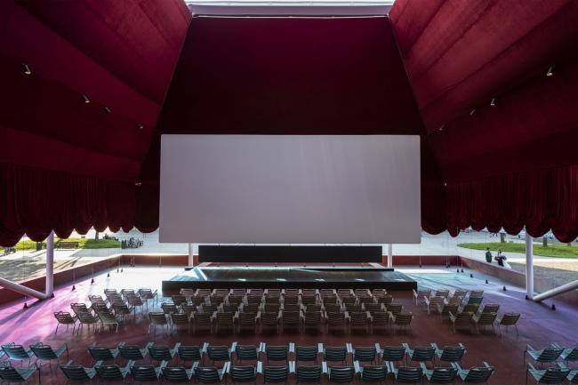 BIM建筑|源于“星球年夜战”和“银翼杀手”的灵感：莫斯科高尔基公园车库影院 / SYNDICATE Architects