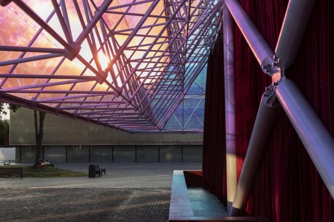 BIM建筑|源于“星球年夜战”和“银翼杀手”的灵感：莫斯科高尔基公园车库影院 / SYNDICATE Architects