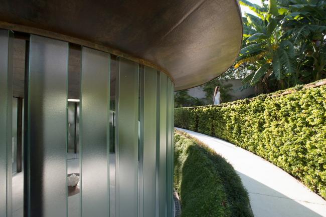 BIM建筑|无宗教的私家星期堂，半地下的冥想空间 / BNKR