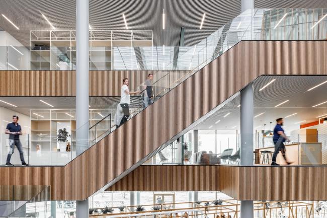 BIM建筑|流利简练的悬挑屋檐与玻璃的联合应用：ASICS荷兰总部年夜楼 / Powerhouse Company