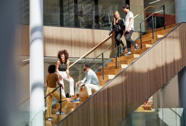 BIM建筑|流利简练的悬挑屋檐与玻璃的联合应用：ASICS荷兰总部年夜楼 / Powerhouse Company