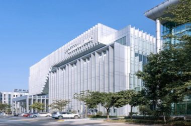 BIM建筑|是曲活动，展示科技感：广州白云国际机场综合信息年夜楼 / 武汉中合元创立筑设计-BIM建筑网