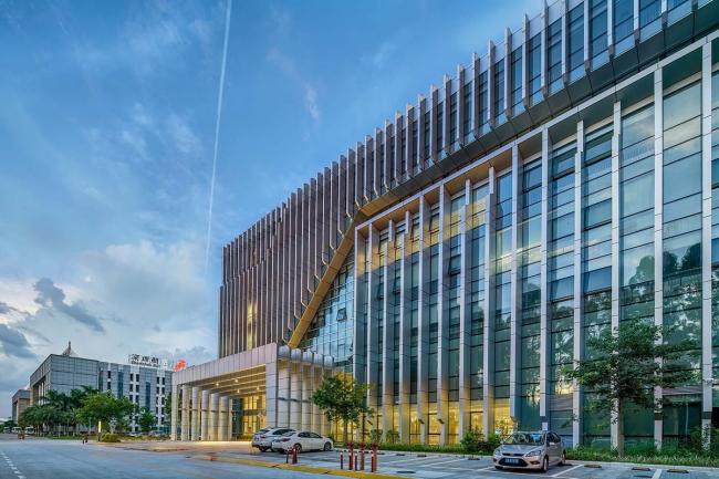 BIM建筑|是曲活动，展示科技感：广州白云国际机场综合信息年夜楼 / 武汉中合元创立筑设计