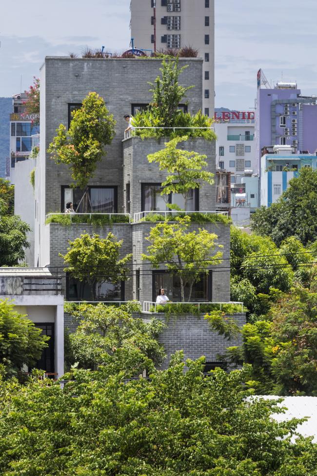 BIM建筑|安静葱茏，错落有致的梯田天台：越南花圃公寓 / Ho Khue Architects