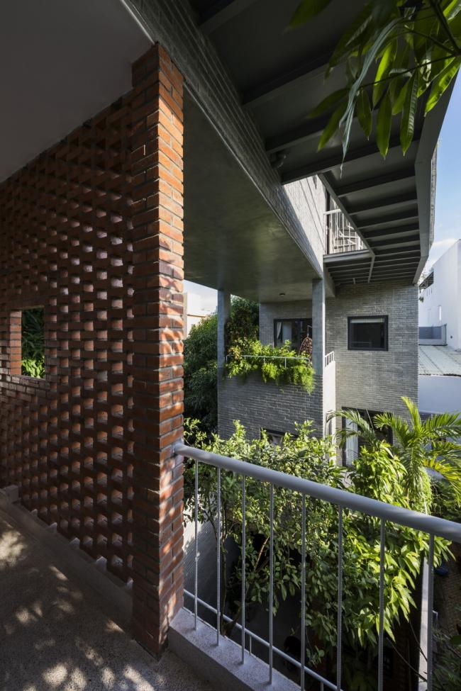 BIM建筑|安静葱茏，错落有致的梯田天台：越南花圃公寓 / Ho Khue Architects