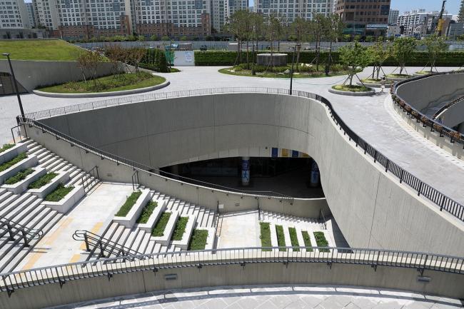 BIM建筑|流转曲线，好像衣袂飘带——麻谷中间广场 / Wooridongin Architects