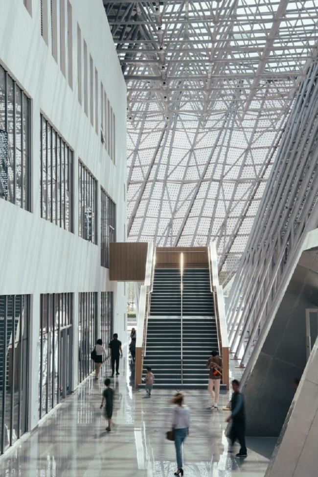 BIM建筑|如同舞台幕布般动态折叠延展：亳州市体育馆 / 袁野建筑工作室