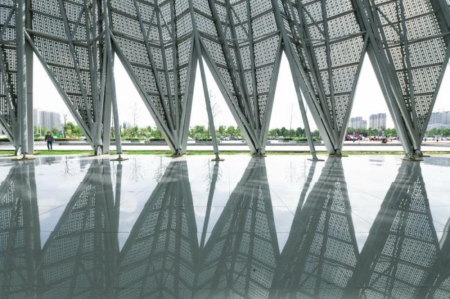 BIM建筑|如同舞台幕布般动态折叠延展：亳州市体育馆 / 袁野建筑工作室