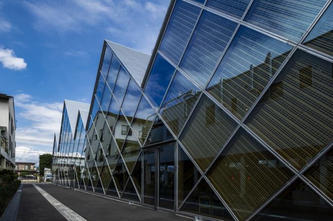 BIM建筑|持续屋脊如长龙卧野：日本富冈工商会 / 手塚贵晴建筑事务所