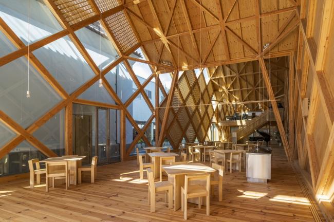 BIM建筑|持续屋脊如长龙卧野：日本富冈工商会 / 手塚贵晴建筑事务所