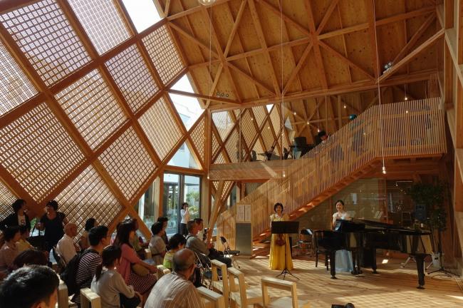 BIM建筑|持续屋脊如长龙卧野：日本富冈工商会 / 手塚贵晴建筑事务所