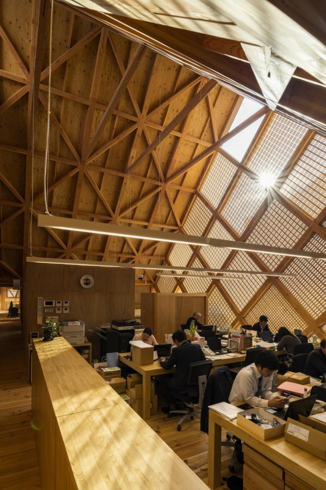 BIM建筑|持续屋脊如长龙卧野：日本富冈工商会 / 手塚贵晴建筑事务所