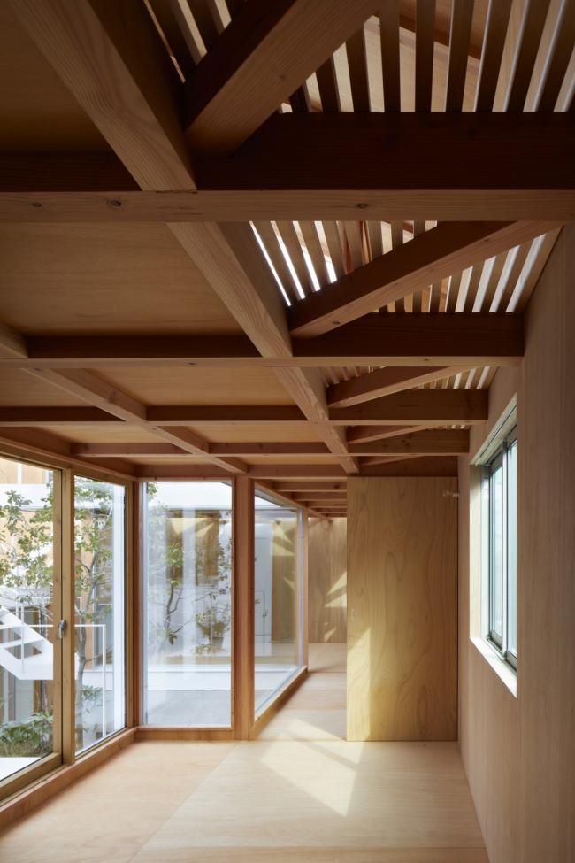 BIM建筑|城市中的山谷花圃室第 / 畑友洋建筑设计事务所