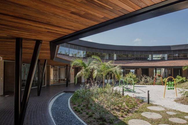 BIM建筑|蒙特梭利幼儿园，年夜天然中的月光宝盒 / Estudio Transversal