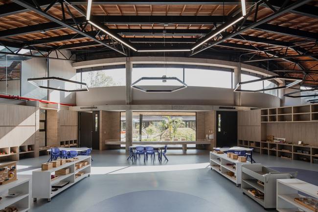 BIM建筑|蒙特梭利幼儿园，年夜天然中的月光宝盒 / Estudio Transversal