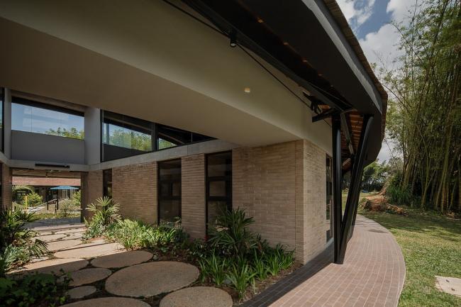 BIM建筑|蒙特梭利幼儿园，年夜天然中的月光宝盒 / Estudio Transversal