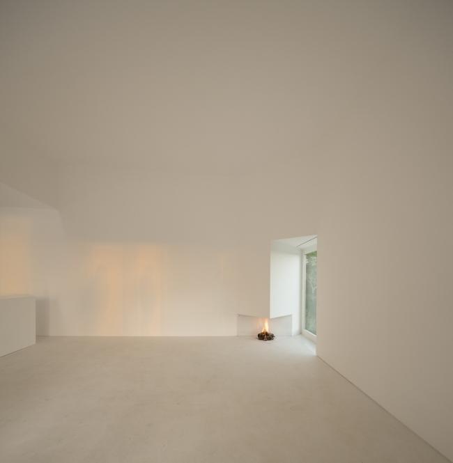 BIM建筑|荒凉上的白色雕塑“花”：Fontinha 室第 / Aires Mateus + SIA arquitectura