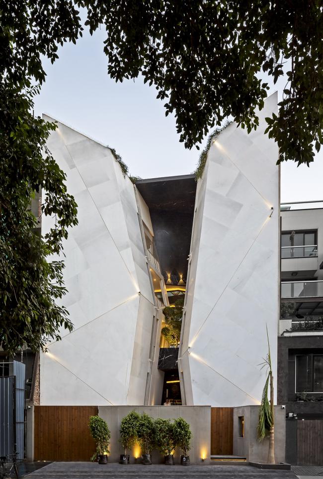 BIM建筑|扯破立面，开放与私密性并存的印度室第 / Anagram Architects