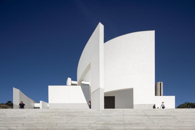 BIM建筑|神圣而纯粹的精力空间：拉加雷斯教堂 / FCC Arquitectura