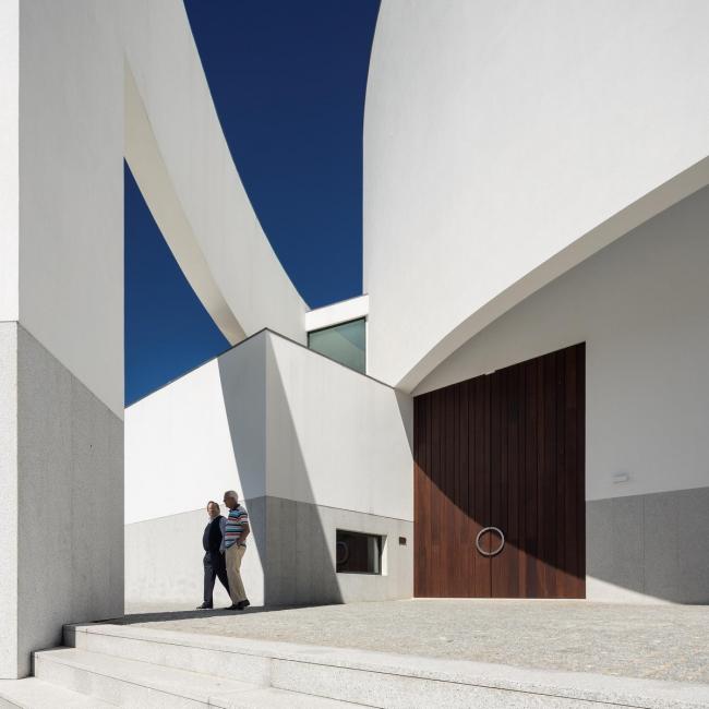 BIM建筑|神圣而纯粹的精力空间：拉加雷斯教堂 / FCC Arquitectura