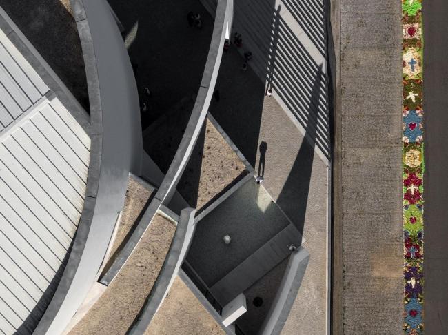 BIM建筑|神圣而纯粹的精力空间：拉加雷斯教堂 / FCC Arquitectura