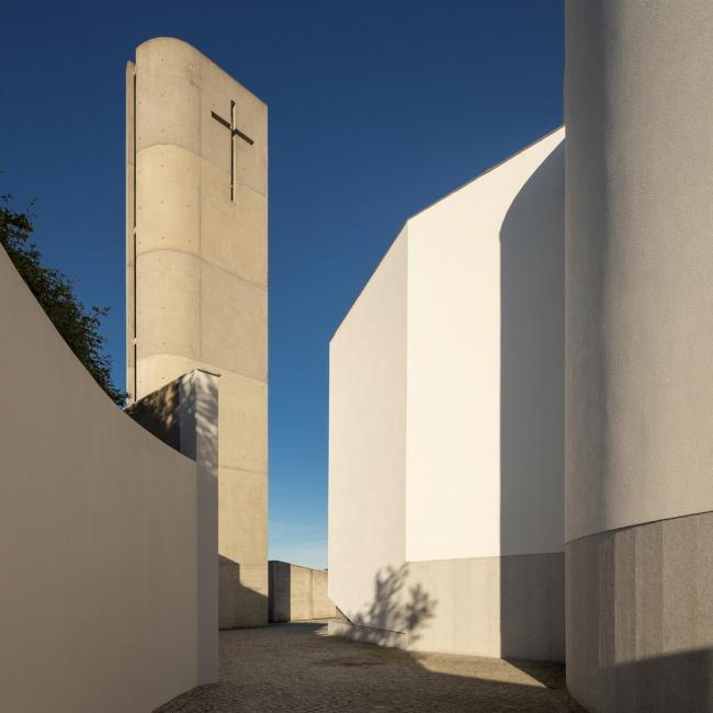 BIM建筑|神圣而纯粹的精力空间：拉加雷斯教堂 / FCC Arquitectura