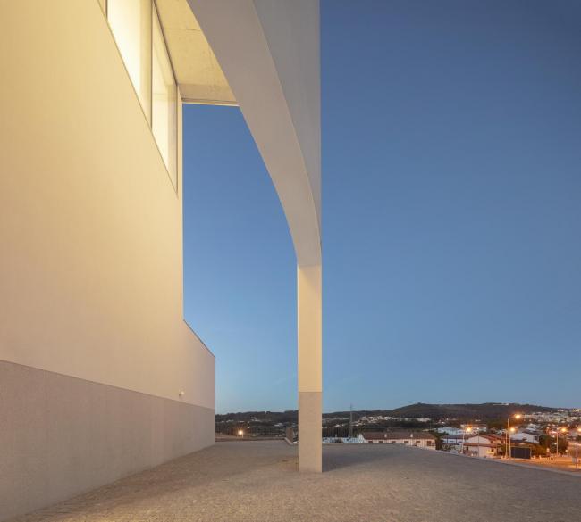 BIM建筑|神圣而纯粹的精力空间：拉加雷斯教堂 / FCC Arquitectura