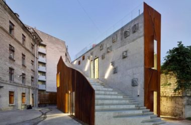 BIM建筑|保存远古感的建筑纪念碑：ARTCOR创意工坊 / Maxim Calujac-BIM建筑网