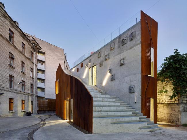 BIM建筑|保存远古感的建筑纪念碑：ARTCOR创意工坊 / Maxim Calujac