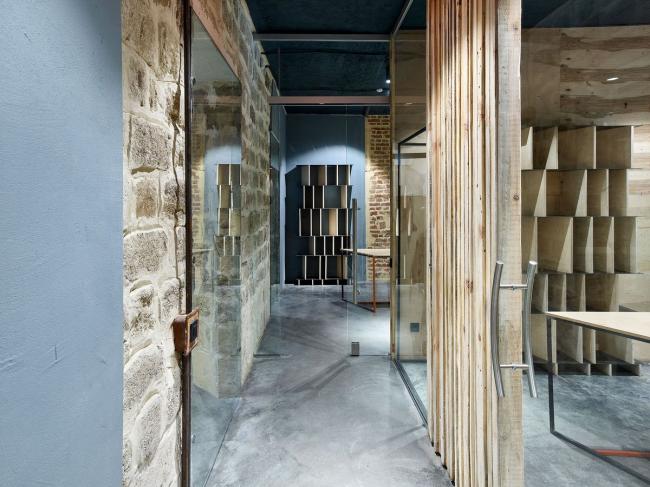 BIM建筑|保存远古感的建筑纪念碑：ARTCOR创意工坊 / Maxim Calujac