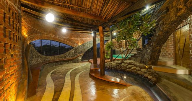 BIM建筑|飞动的曲线映进村落天际线：印度红砖之屋 / iStudio architecture