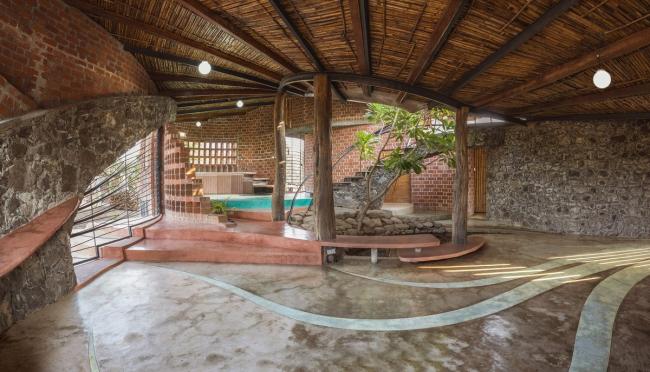 BIM建筑|飞动的曲线映进村落天际线：印度红砖之屋 / iStudio architecture