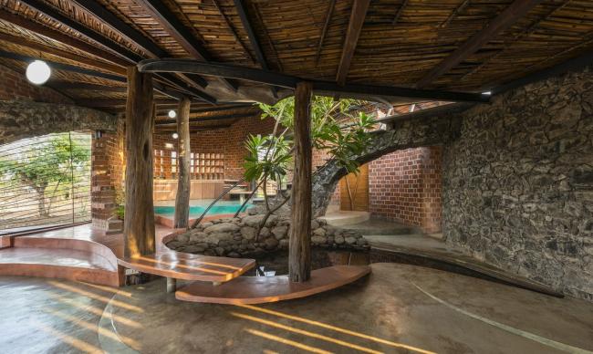 BIM建筑|飞动的曲线映进村落天际线：印度红砖之屋 / iStudio architecture