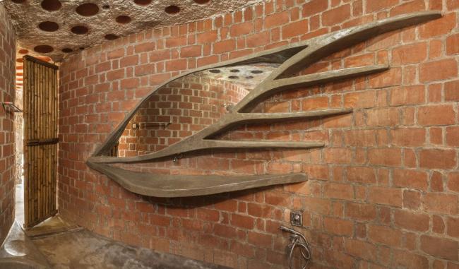 BIM建筑|飞动的曲线映进村落天际线：印度红砖之屋 / iStudio architecture