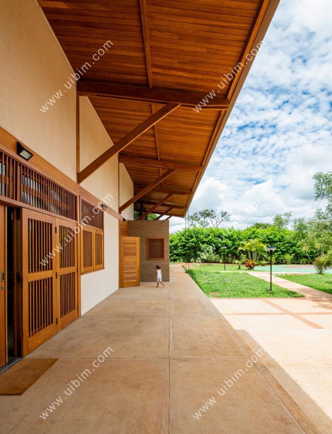 BIM建筑|草丛，泥巴，荡秋千：乡野田园里的儿童之家