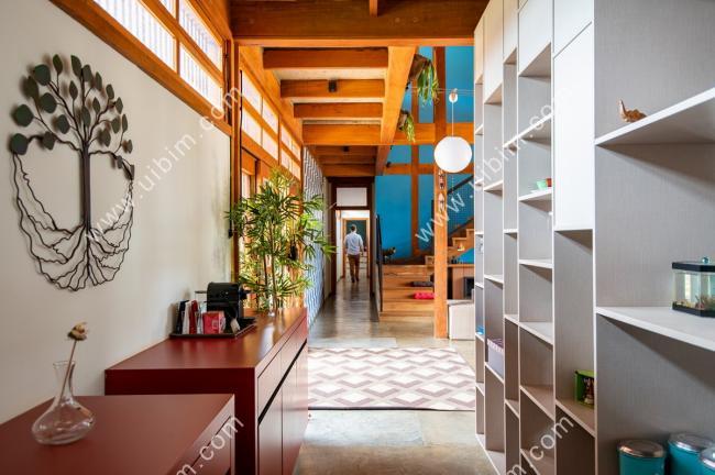 BIM建筑|草丛，泥巴，荡秋千：乡野田园里的儿童之家