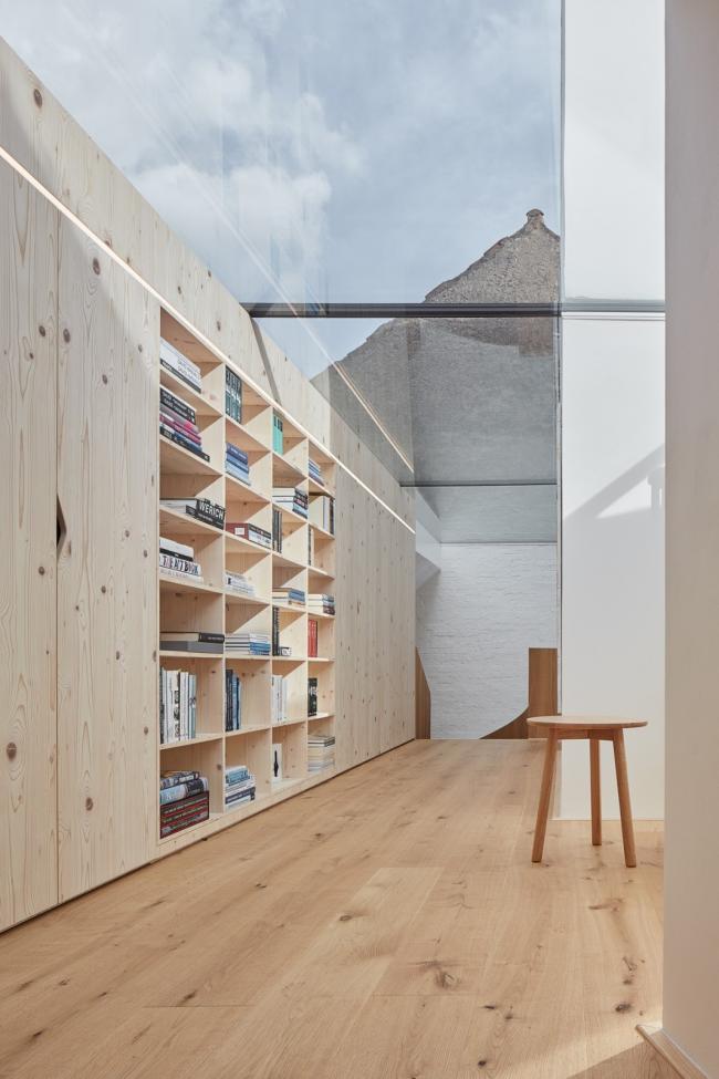 BIM建筑|富于童趣的白色小房子：布拉格度假屋 / Atelier 111 Architekti