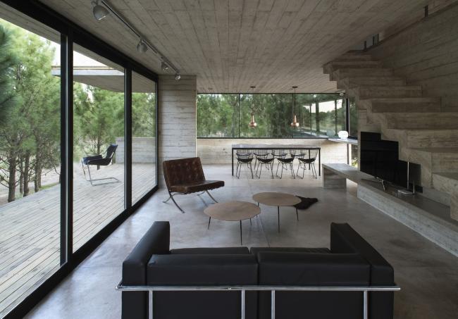 BIM建筑|光影婆娑，如木石般朴实的林间住宅 / Luciano Kruk
