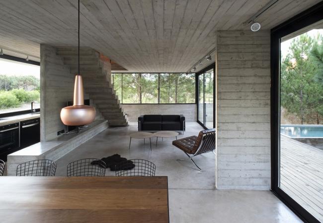 BIM建筑|光影婆娑，如木石般朴实的林间住宅 / Luciano Kruk