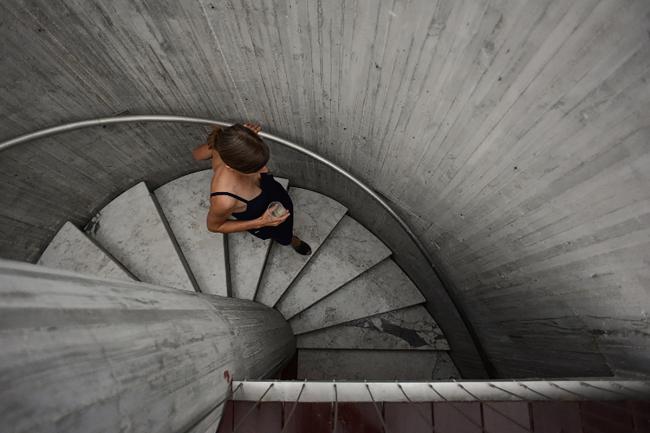 BIM建筑|几何写意的混凝土雕塑：太阳轨迹住宅 / Christian Wassmann